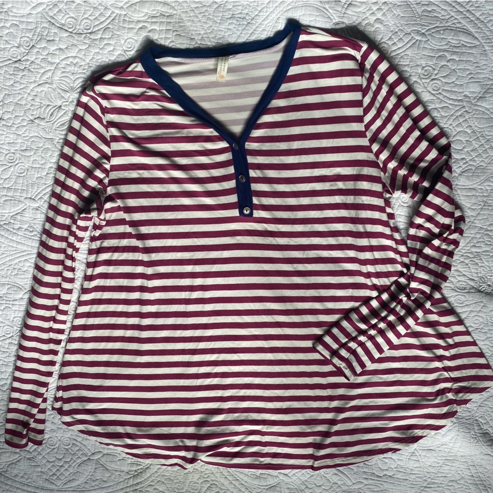 A line long sleeve shirt